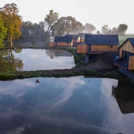 Les Pavillons De La Libellule Vila Beauraing Exterior foto